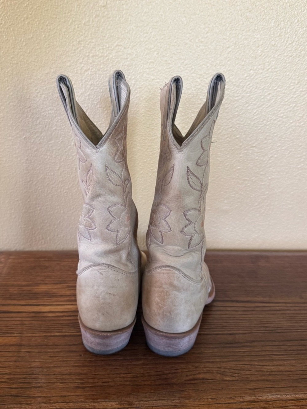 Women’s Cream Leather Floral Western Justin Boots - Size 8B - Picture 4 of 6